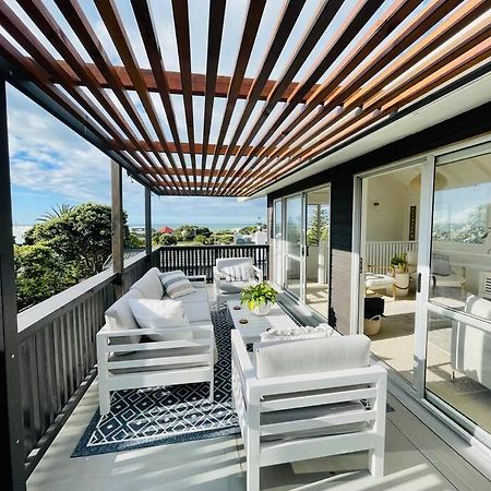 Modern Beach House With Sea Views And Spa Villa Waikanae Exterior photo